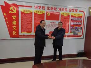 敦煌種業領導看望慰問公司老干部、老黨員及困難黨員職工