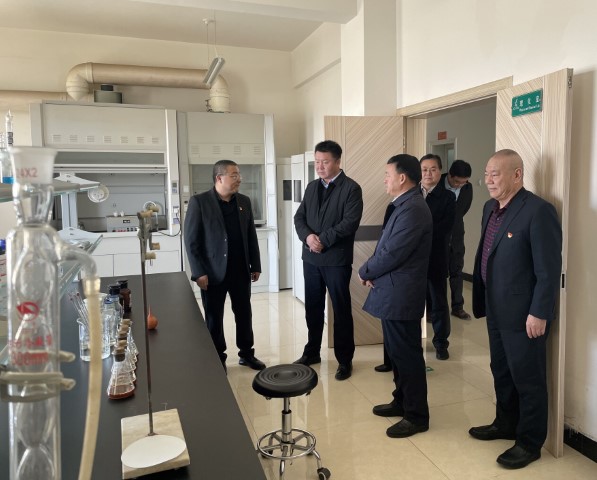 酒泉市政府黨組成員、副市長哈里別克來敦煌種業調研指導工作